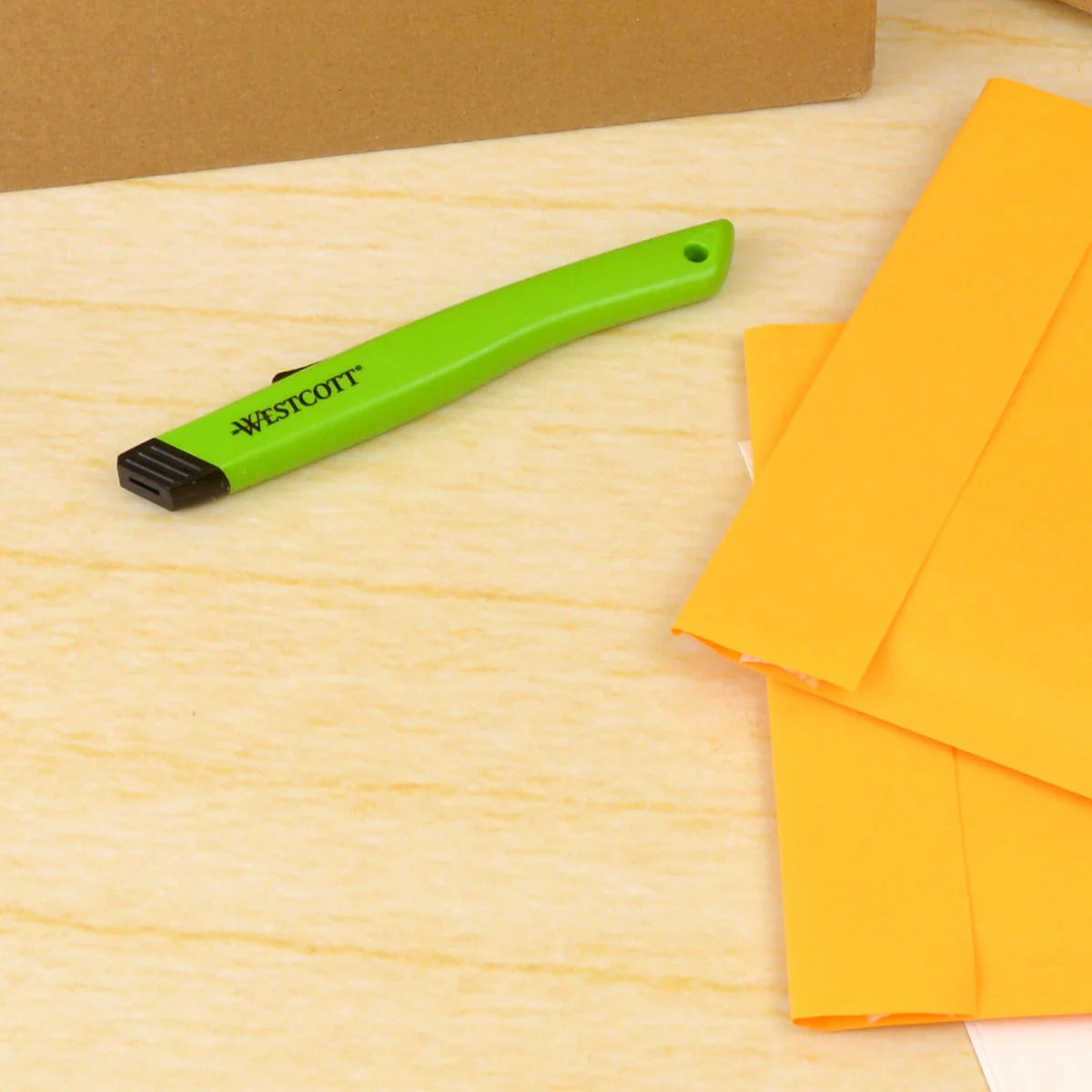 Westcott Full Size Auto Retractable Ceramic Utility Box Cutter (16475) - Image 9