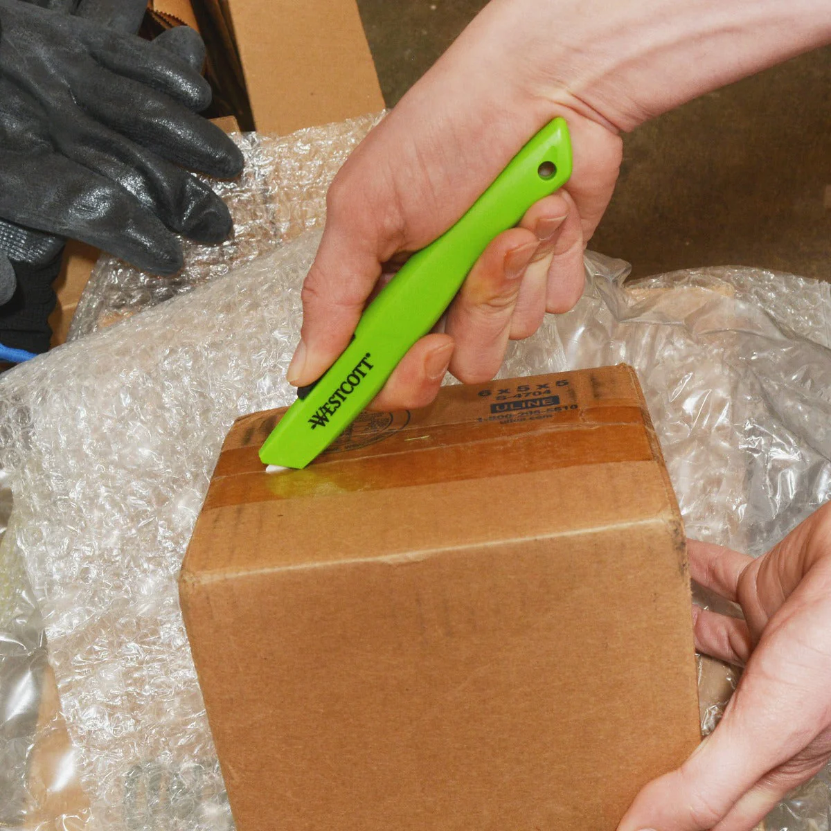 Westcott Full Size Safety Cutter Non Replaceable (17519) - Image 5