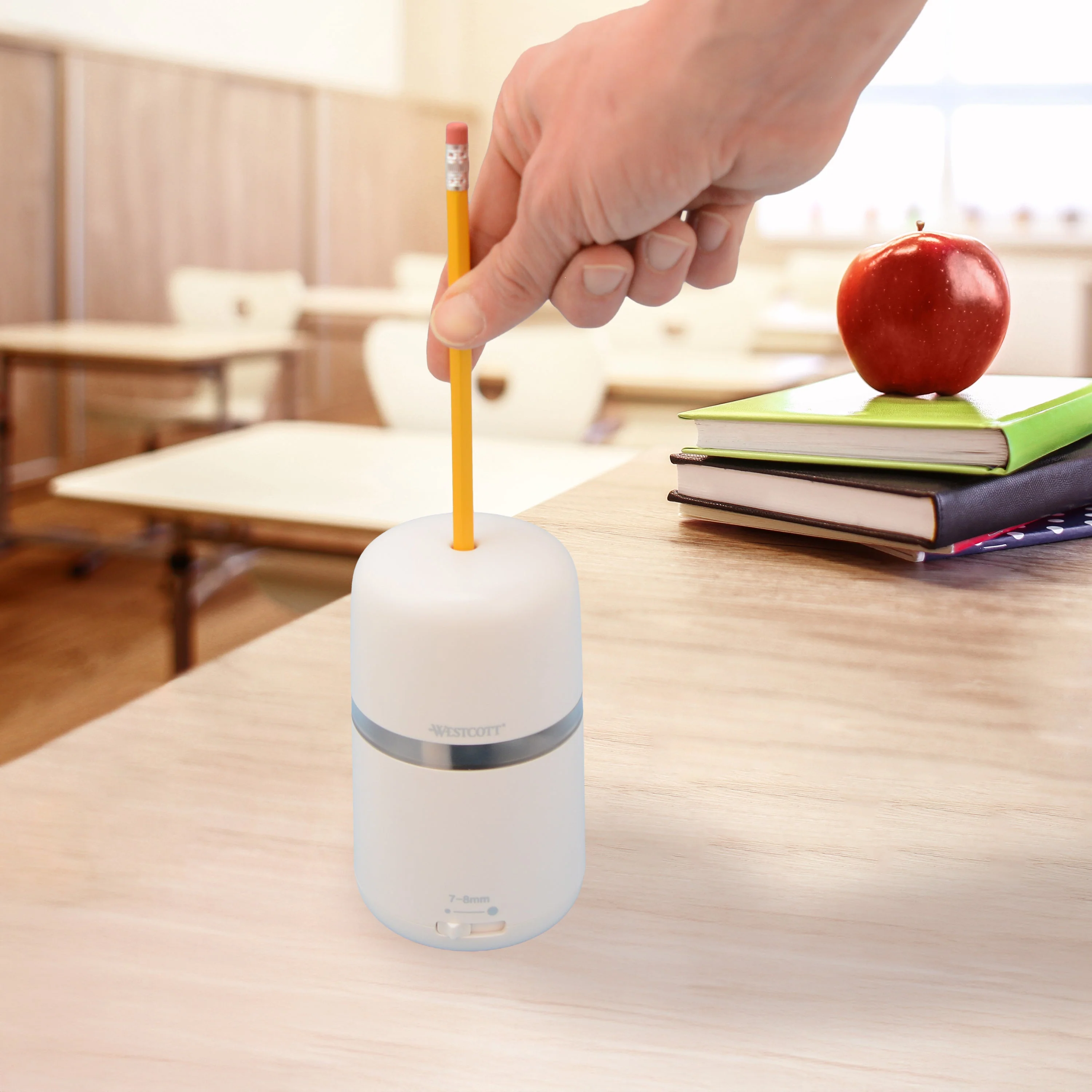 Westcott Two-in-One Fully Automatic Battery and Electric Pencil Sharpener, White (00981-PARENT) - Image 3