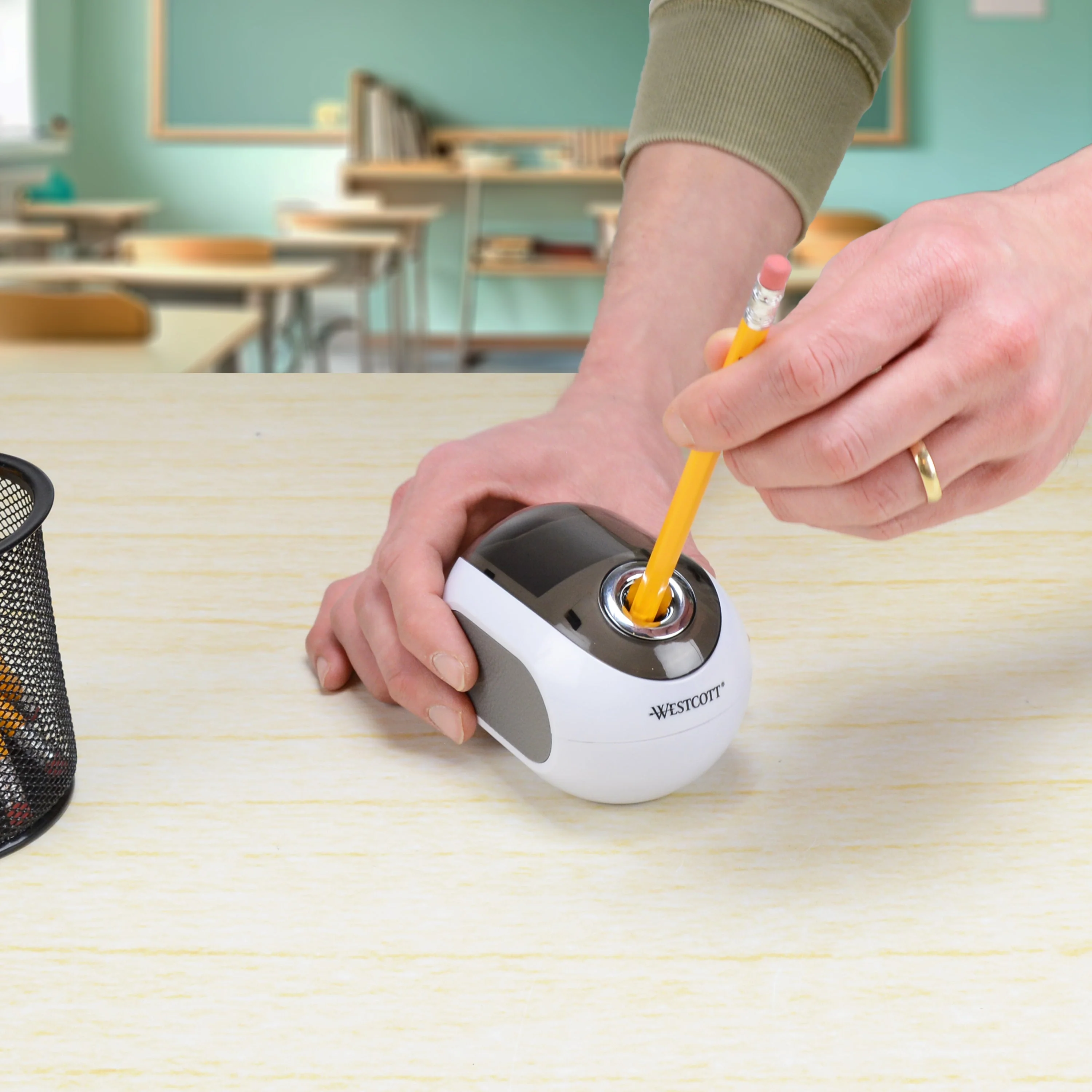 Westcott iPoint Dash Battery Pencil Sharpener, White (00948-PARENT) - Image 6