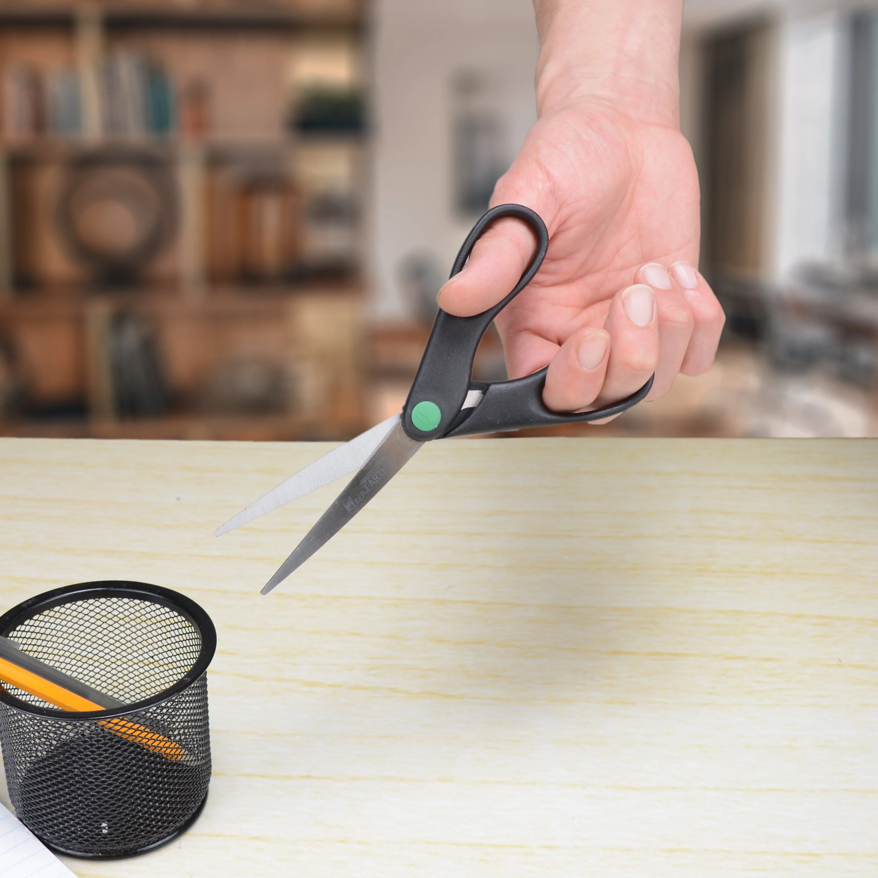 Westcott 7" KleenEarth Recycled Stainless Steel Scissors, Black (44218) - Image 4