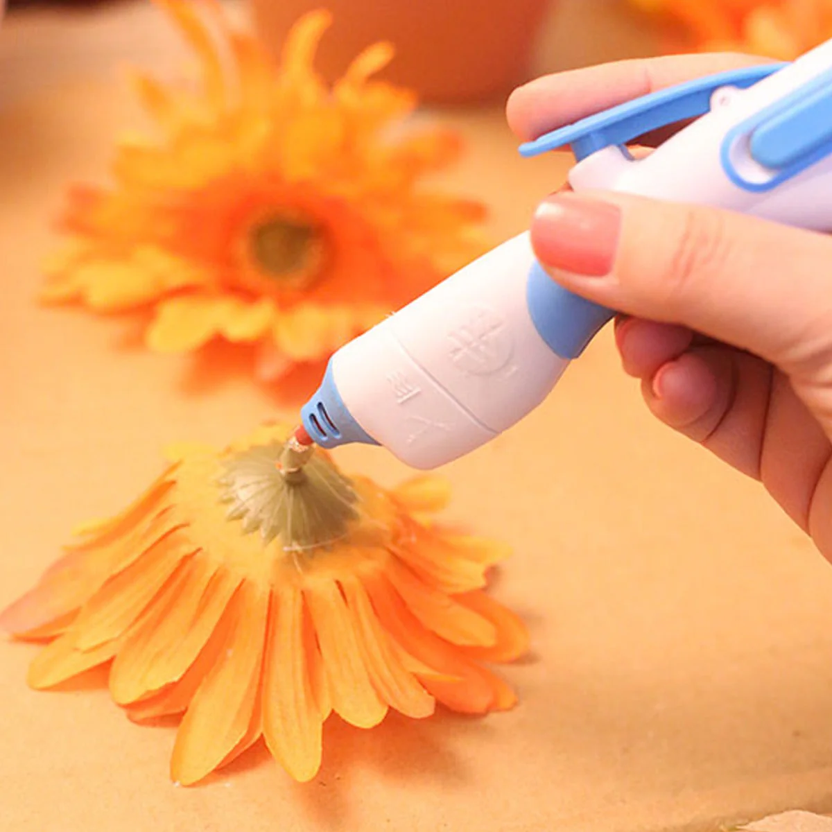 Westcott Premium Hot Glue Pen (16761) - Image 11